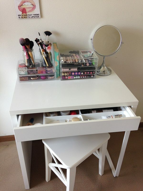 8 Easy Diy Makeup Vanity Ideas You, Vanity Desk With Mirror Ikea