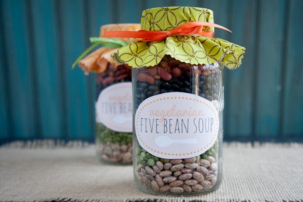 DIY Mason Jar Gift Ideas. 23 Gifts in a jar ideas that everyone will love.