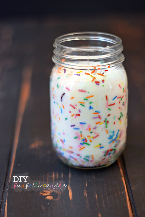 DIY Mason Jar Gift Ideas. 23 Gifts in a jar ideas that everyone will love.