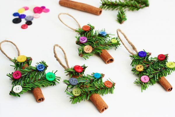 Christmas decor DIY. These Christmas ornaments are so easy to DIY. They are the perfect decor for your Christmas tree!