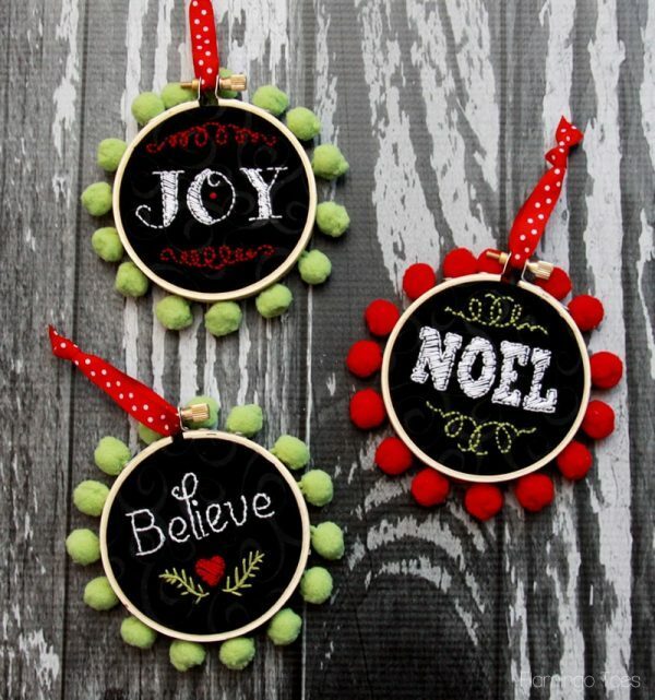 Christmas decor DIY. These Christmas ornaments are so easy to DIY. They are the perfect decor for your Christmas tree!