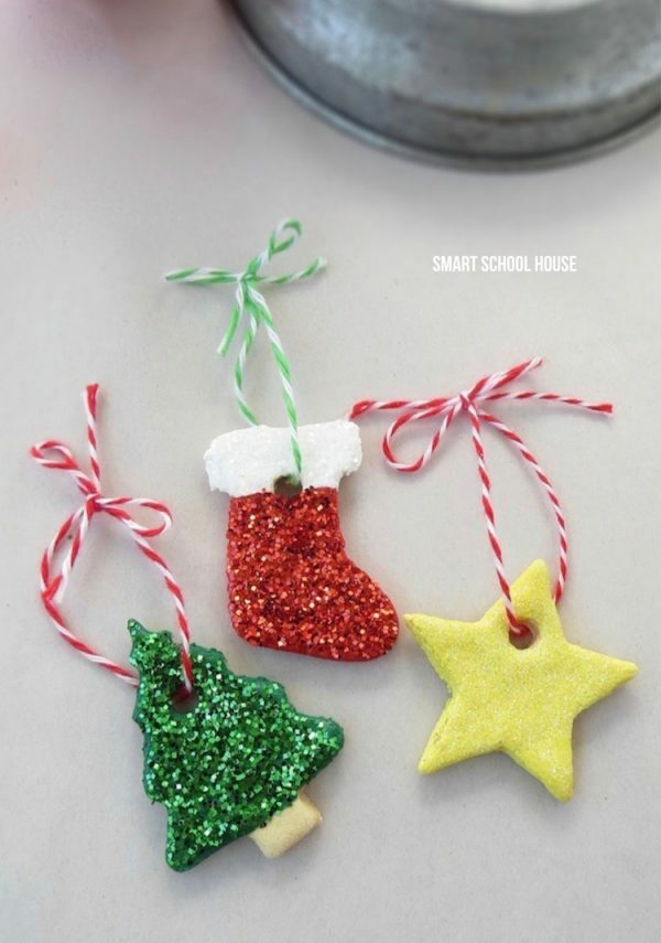 Christmas decor DIY. These Christmas ornaments are so easy to DIY. They are the perfect decor for your Christmas tree!