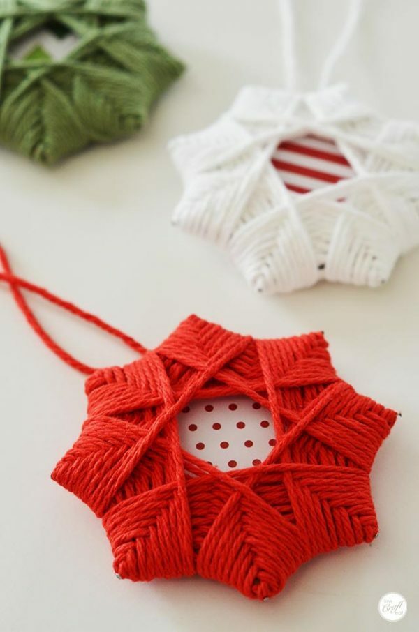 Christmas decor DIY. These Christmas ornaments are so easy to DIY. They are the perfect decor for your Christmas tree!